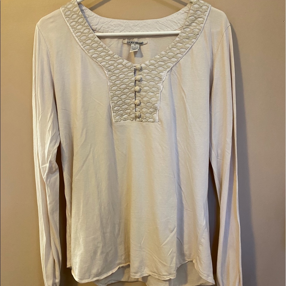 🌴 3 for $17! Lucky brand embroidered top